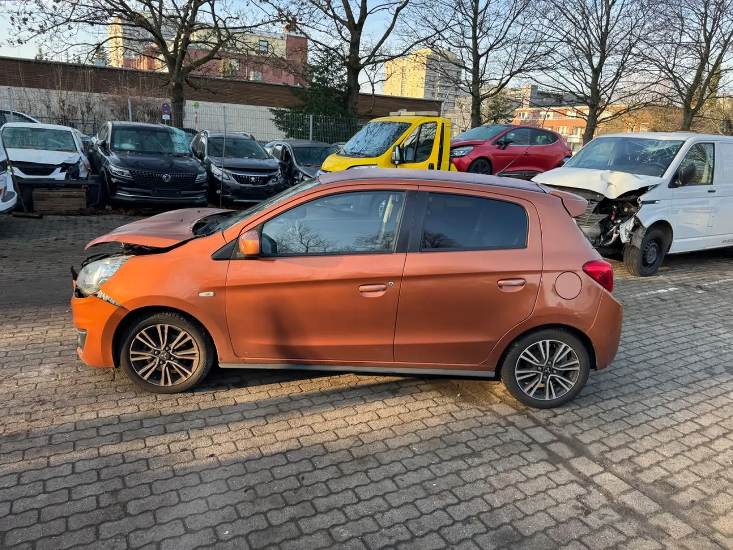 Mitsubishi Space Star 1.2 Edition ClearTec Tüv 03.27/Euro 6 Orange - 2