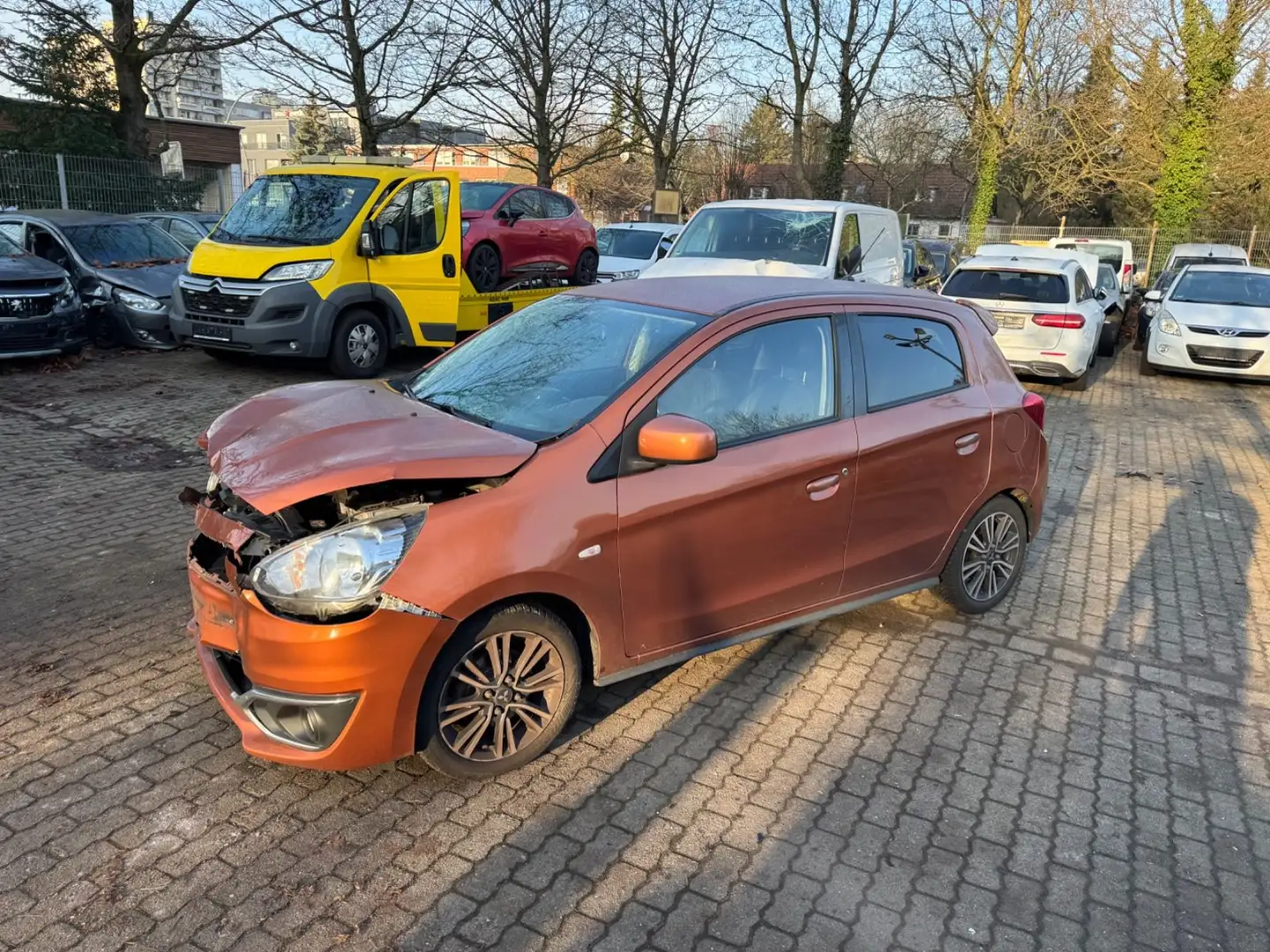 Mitsubishi Space Star 1.2 Edition ClearTec Tüv 03.27/Euro 6 Orange - 1