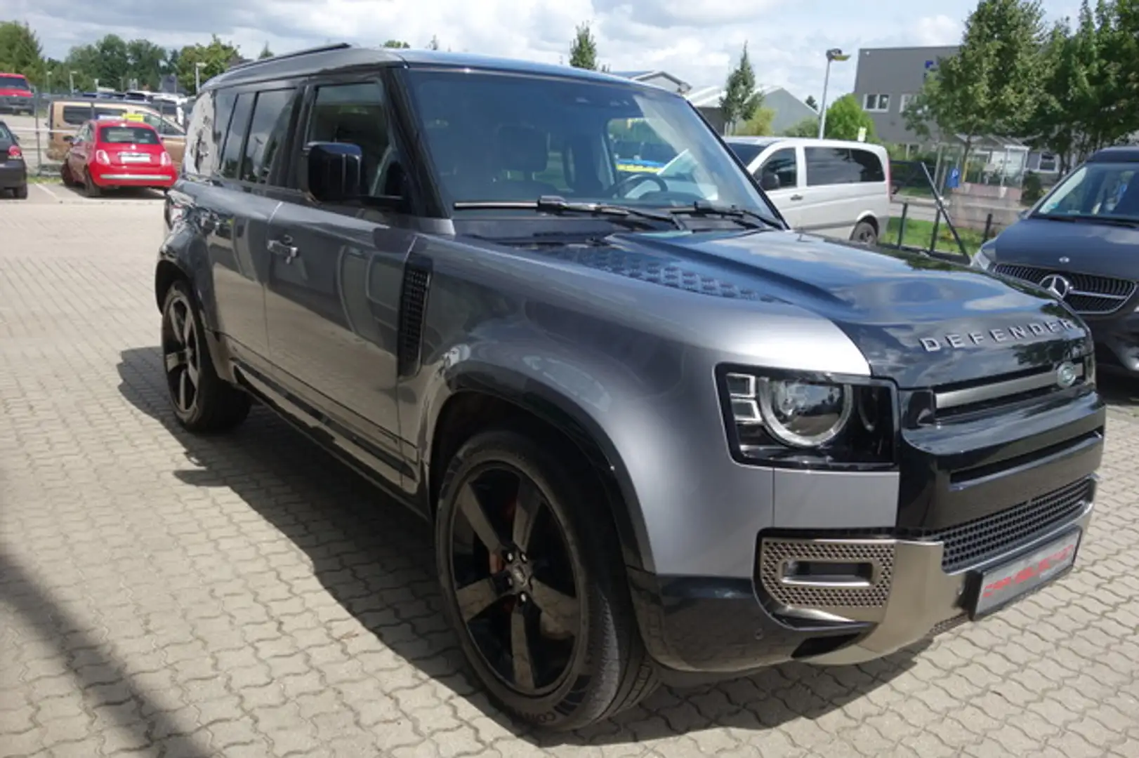 Land Rover Defender 110 D300 X 4x4 7-SITZER LUFT/PANO/STDHZG/AHK/22" Grey - 2
