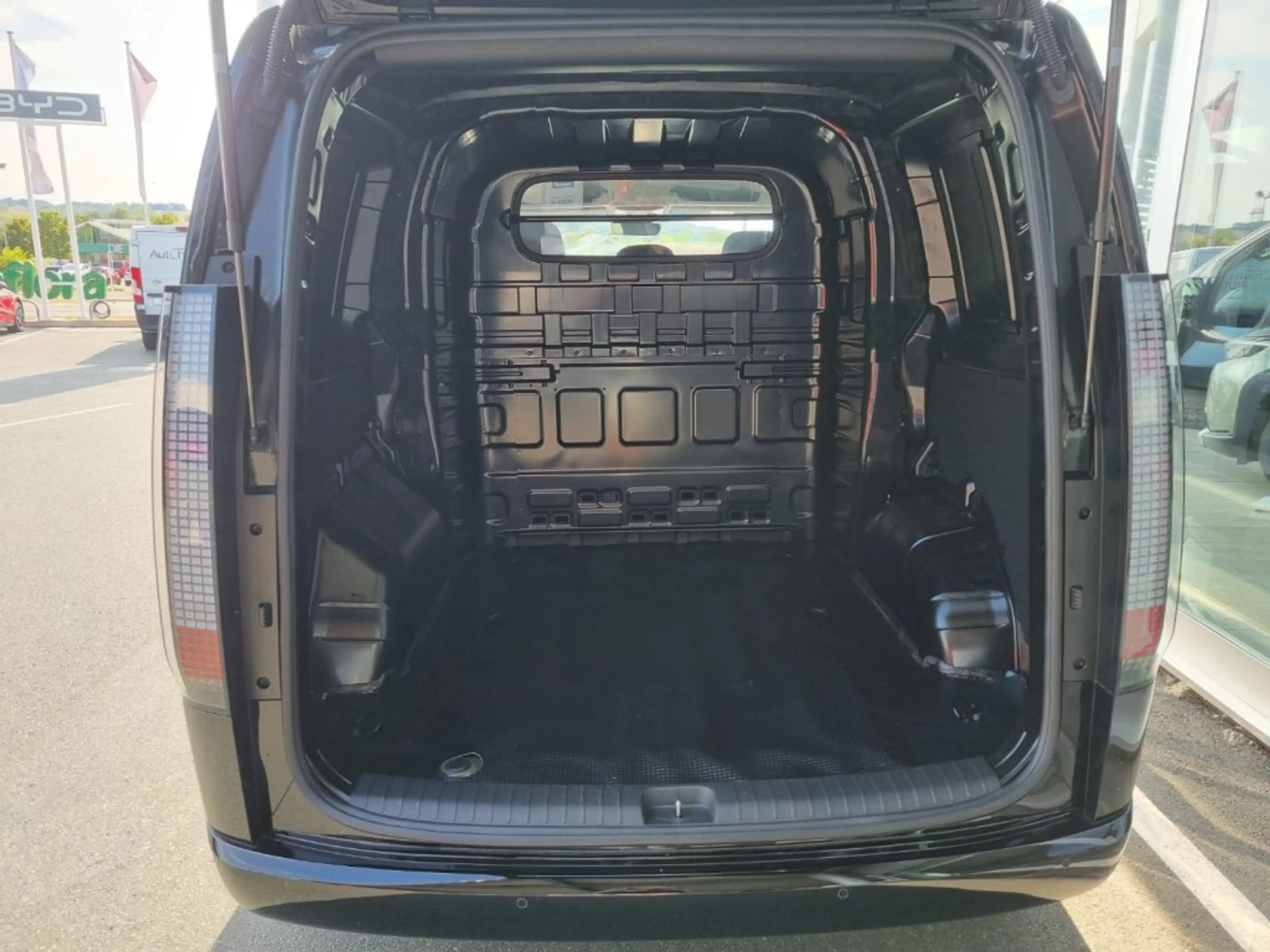 Hyundai STARIA Van HEV Kastenwagen 1.6 T-GDi HEV l5hv2-P1/2/4-O1/2/3 — photo 5