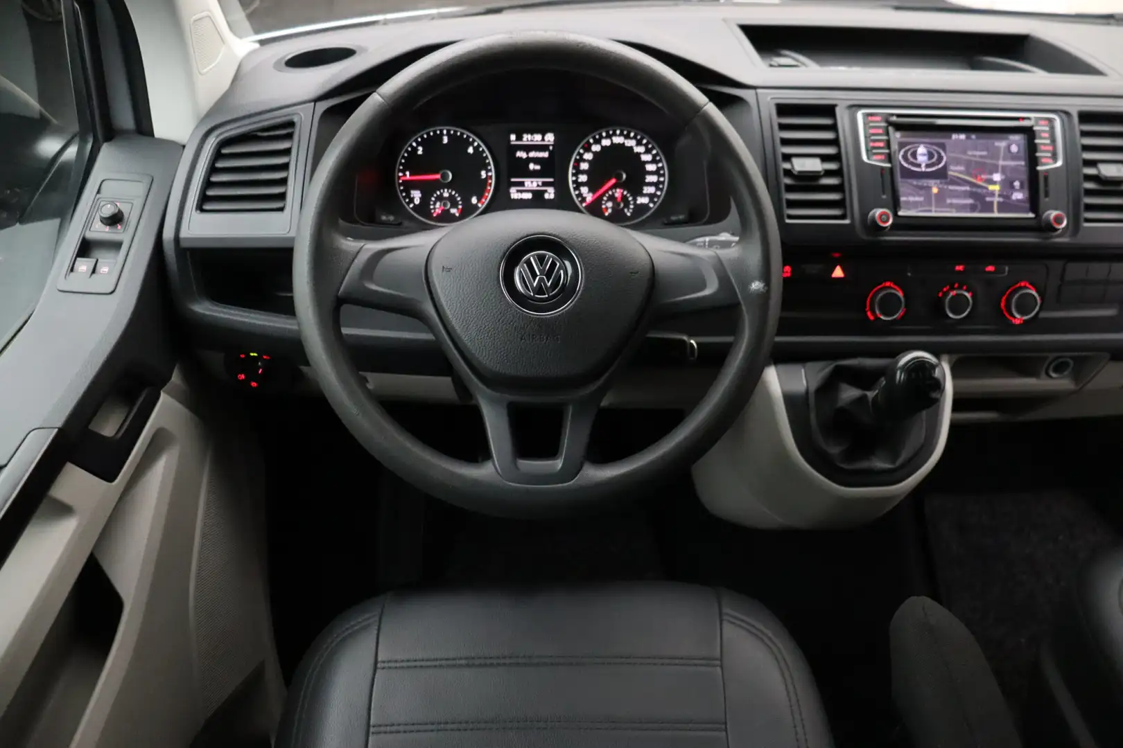 Volkswagen T6 Transporter 2.0 TDI L2 Comfortline | Trekhaak | Navigatie | Ap Grijs - 2