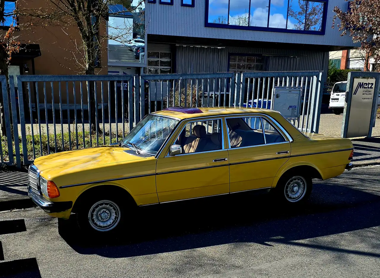 Mercedes-Benz 200 W 123, foto 1