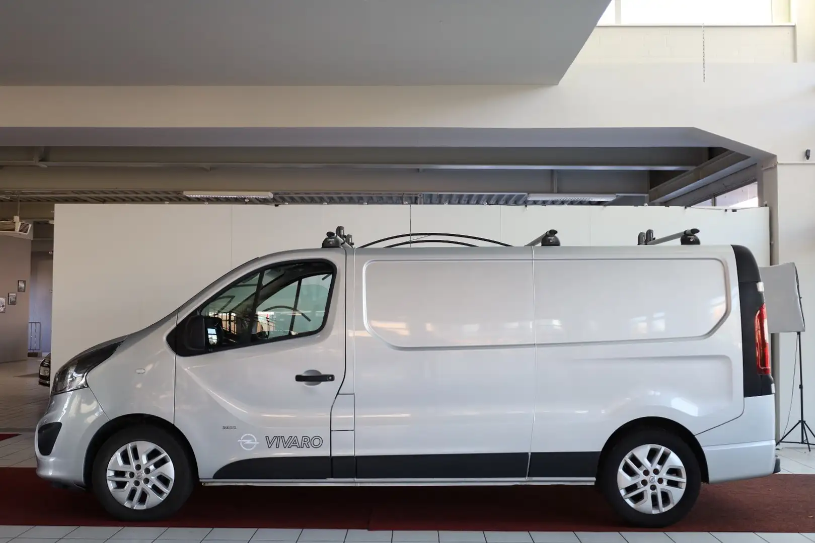 Opel Vivaro 1.6 L2H1 *AHK*Klima*Standheizung Silber - 2