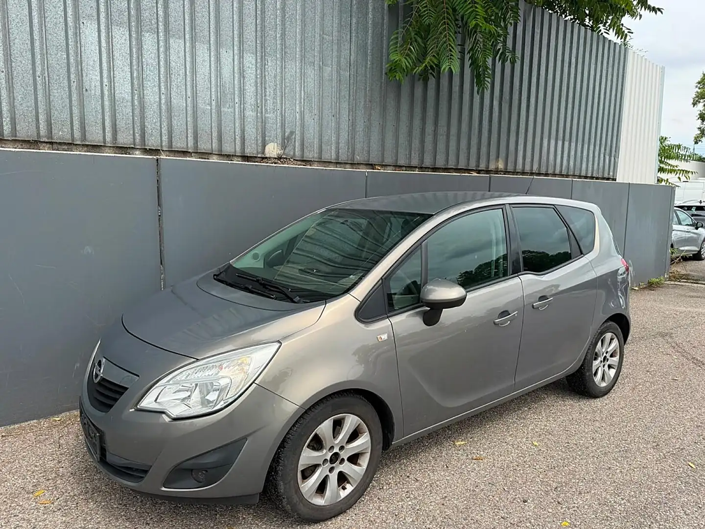 Opel Meriva 1,3 CDTI ecoFlex Edition DPF | PICKERL BIS 01/2... Braun - 1