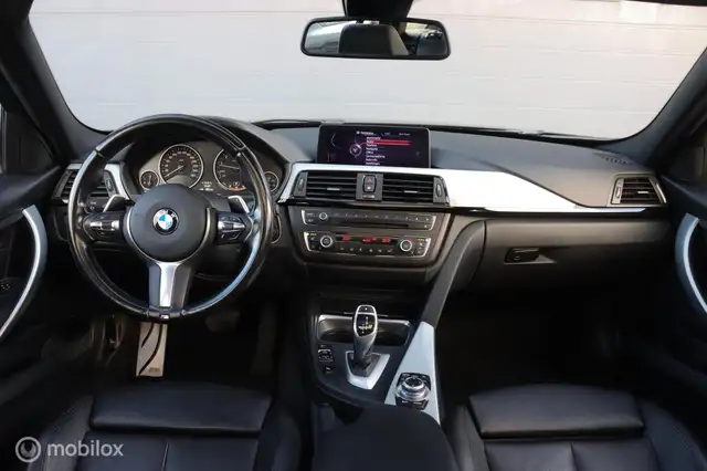 BMW 3 Series view 3