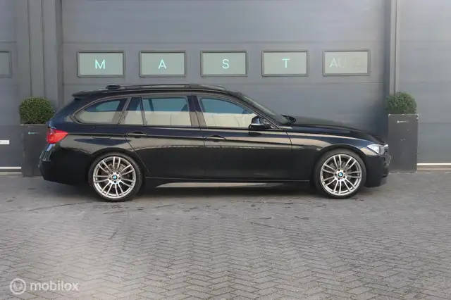 BMW 3 Series view 5