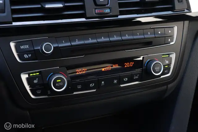 BMW 3 Series view 15