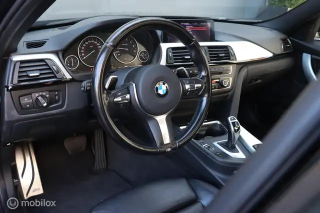 BMW 3 Series view 14