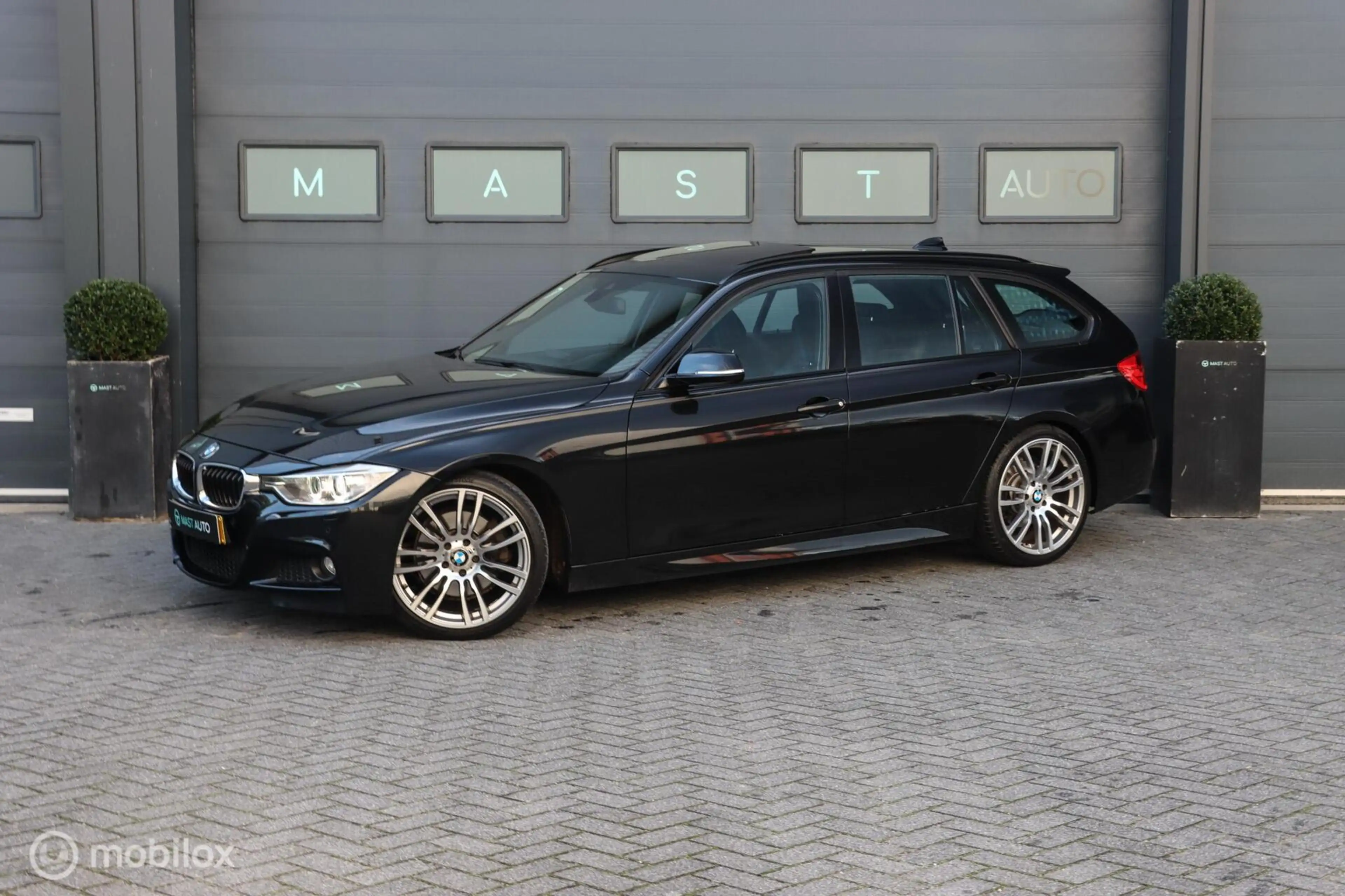 BMW 328 3-serie Touring 328i High Executive