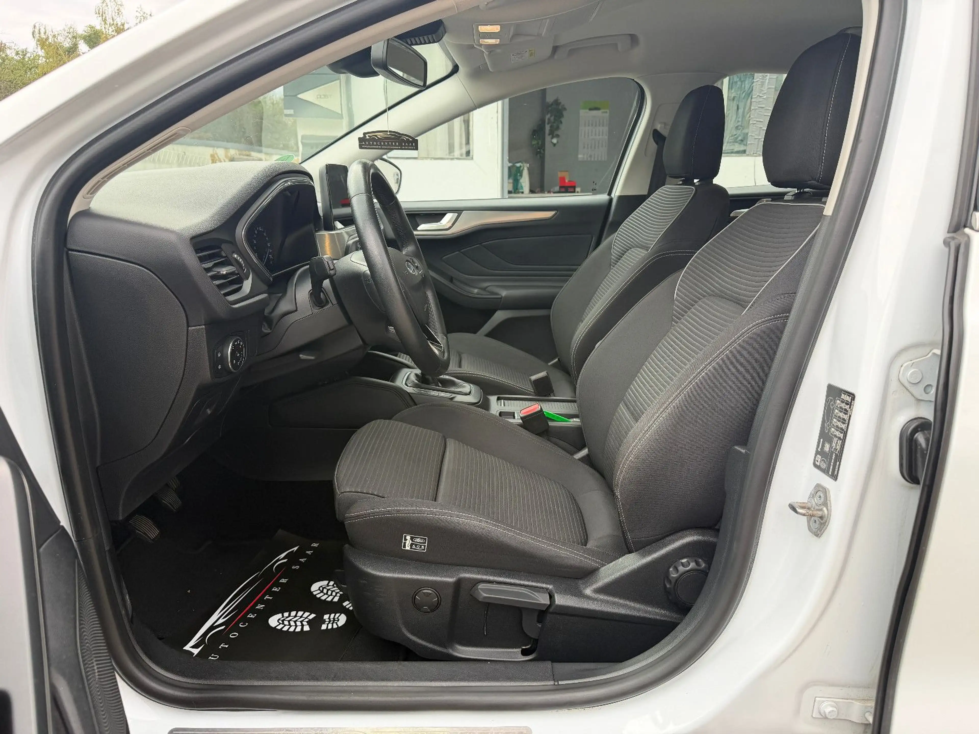 Ford Focus 1.5 TDCi Titanium Navi Tempomat SH PDC AHK — photo 11