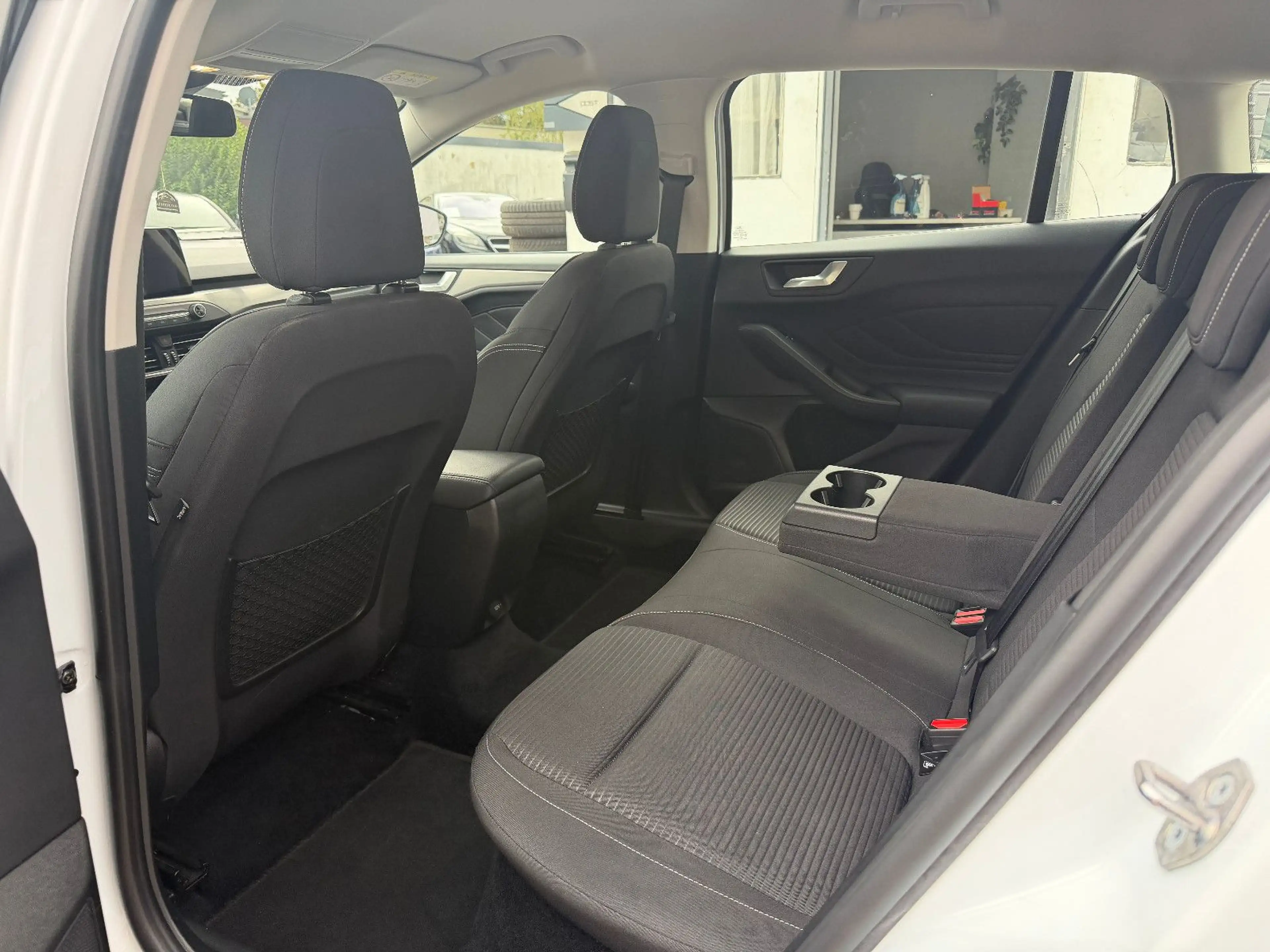 Ford Focus 1.5 TDCi Titanium Navi Tempomat SH PDC AHK — photo 9