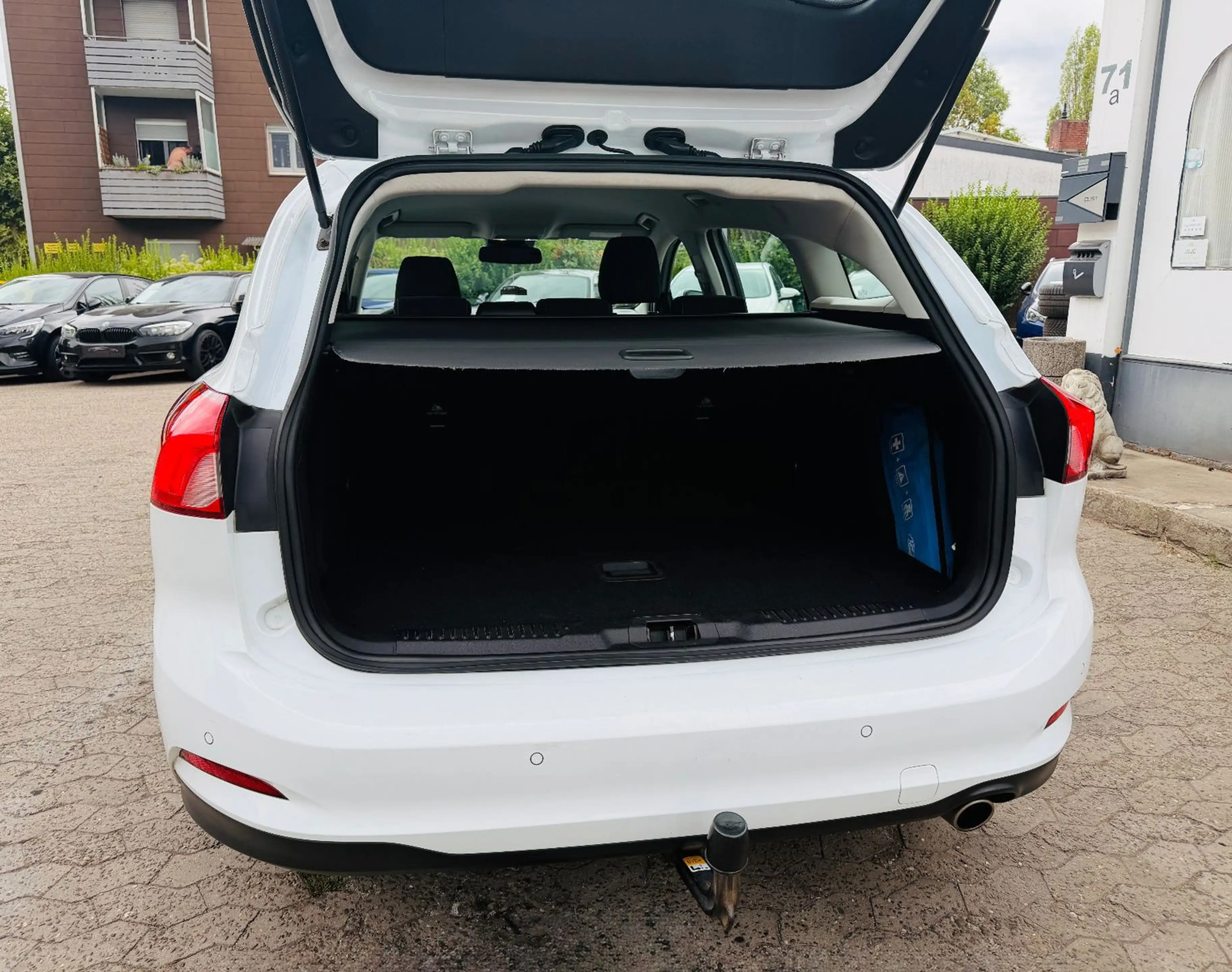 Ford Focus 1.5 TDCi Titanium Navi Tempomat SH PDC AHK — photo 7