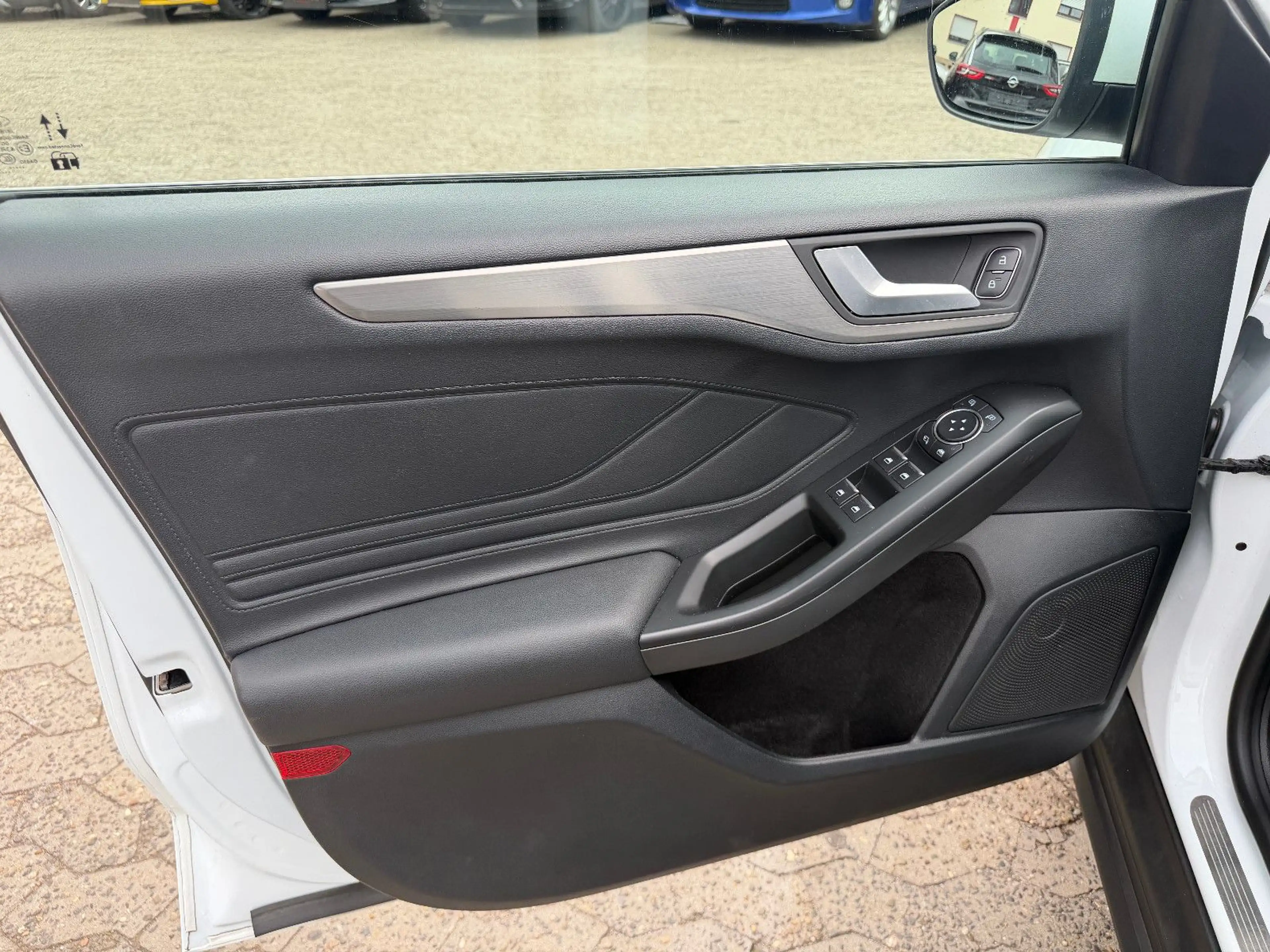 Ford Focus 1.5 TDCi Titanium Navi Tempomat SH PDC AHK — photo 10