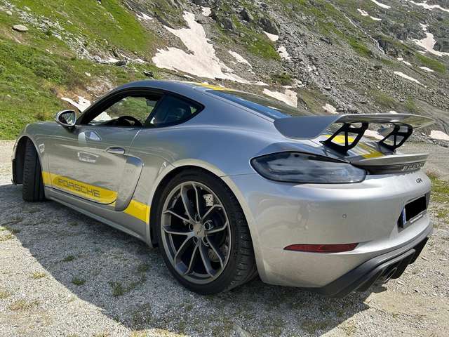 Porsche 718 Cayman GT4