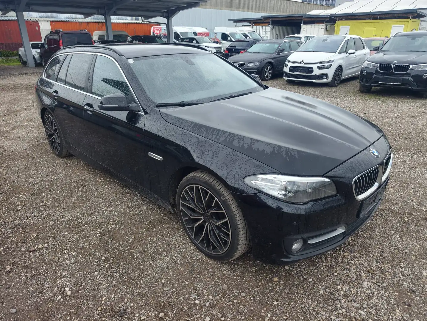 BMW 530 530xDrive Touring Schwarz - 2