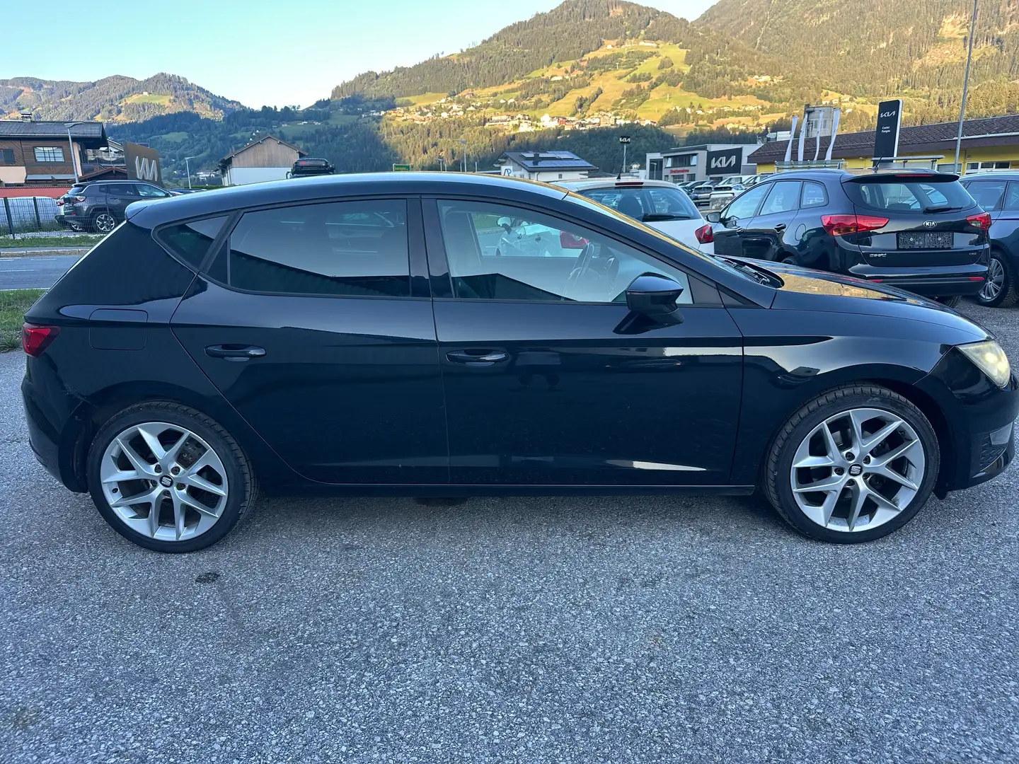 SEAT Leon FR 1,4 Benzin 122 Ps Schwarz - 2