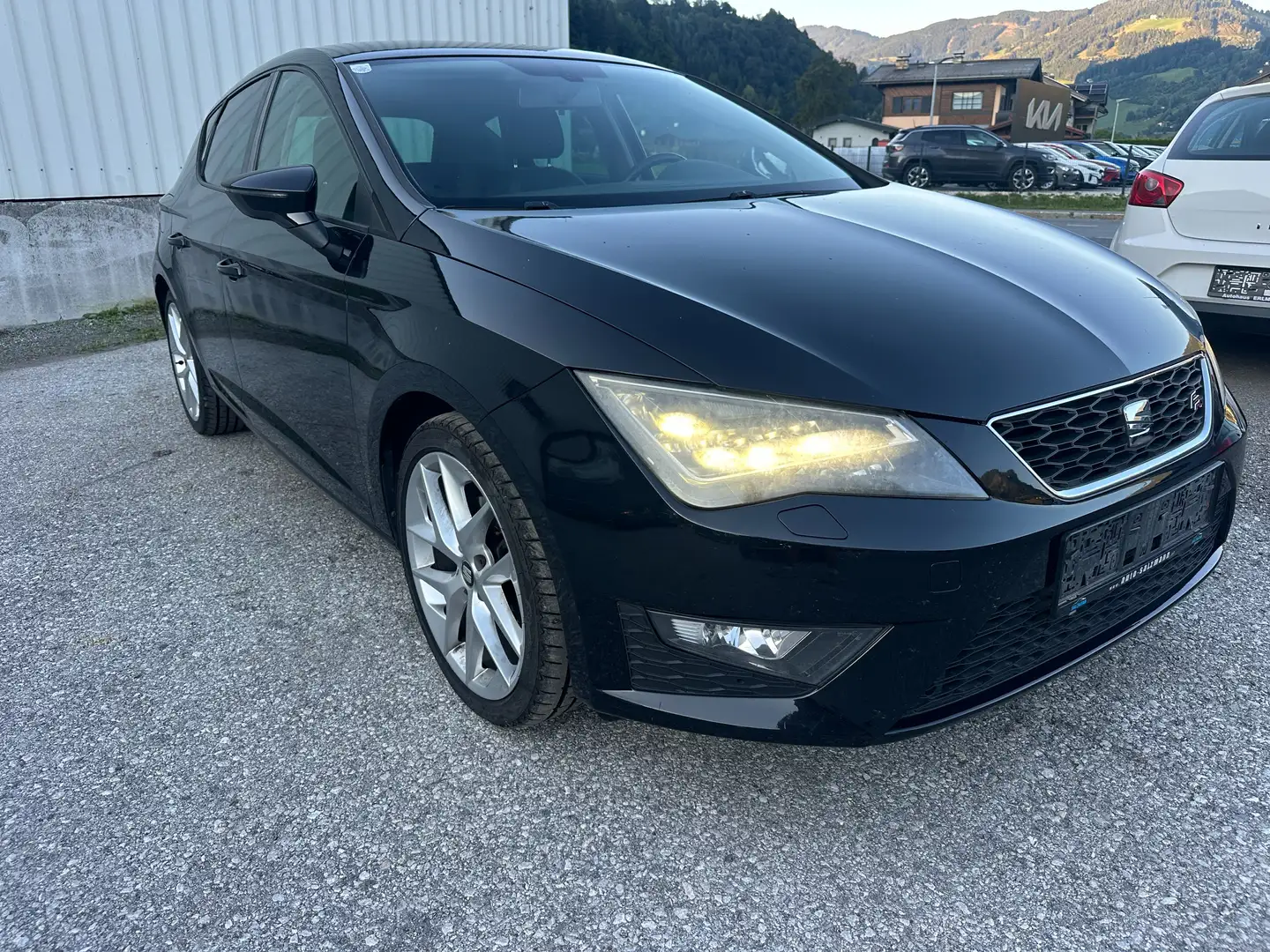 SEAT Leon FR 1,4 Benzin 122 Ps Schwarz - 1