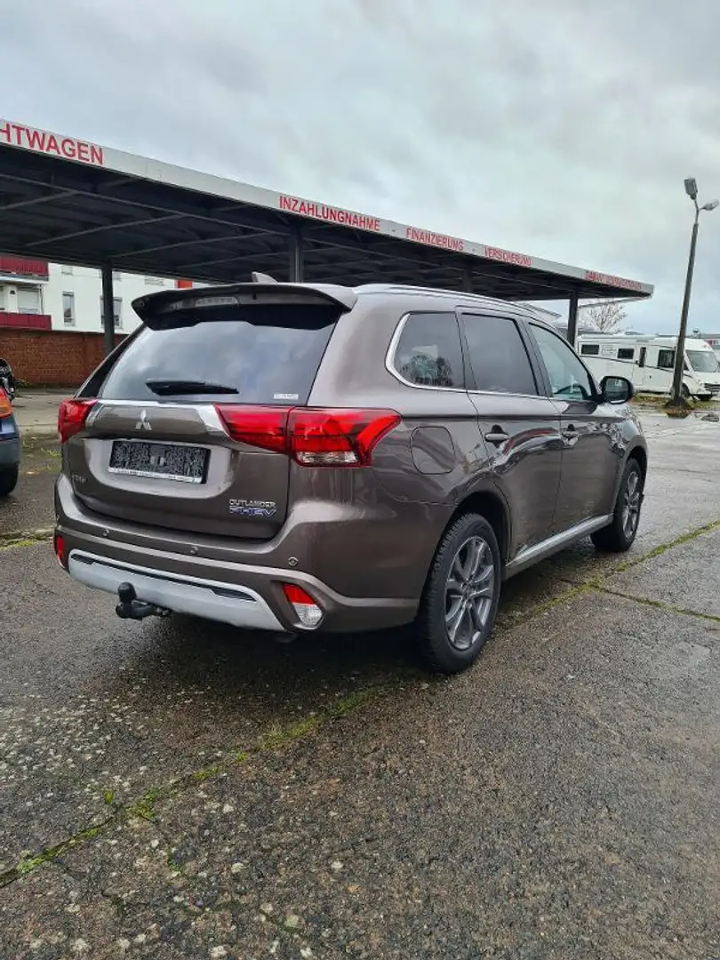 Mitsubishi Outlander Outlander Plug-in Hybrid PLUS 2.4 4WD Braun - 2