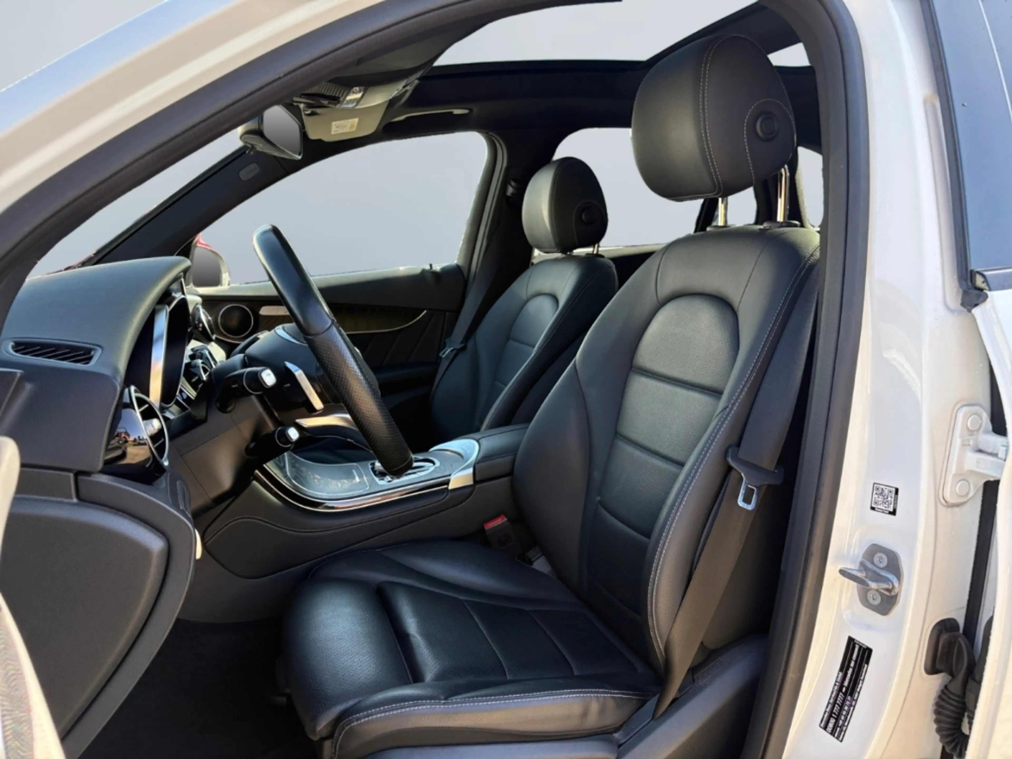 Mercedes-Benz GLC 250 4Matic Edition 1 — photo 9