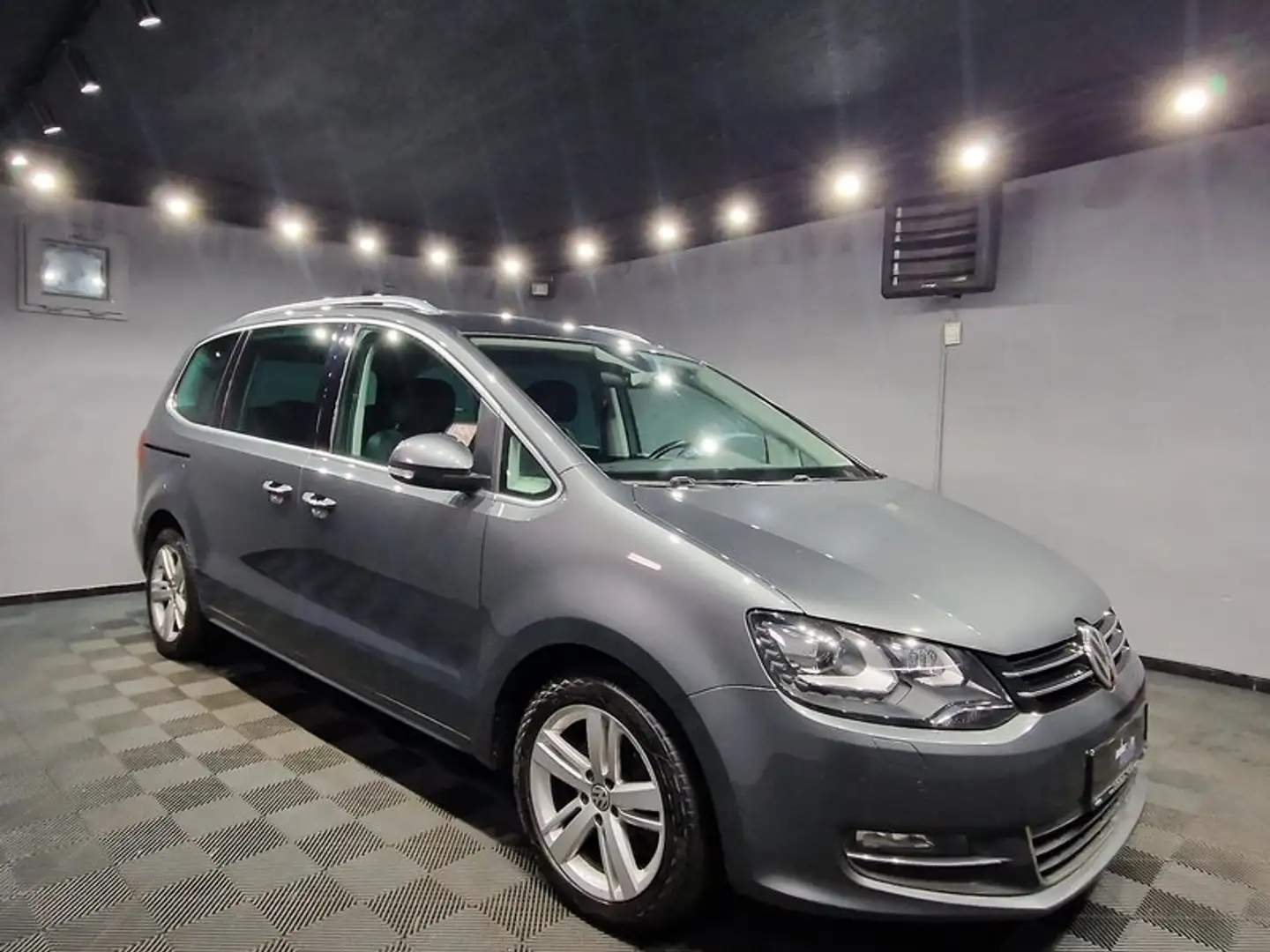 Volkswagen Sharan Higline BTM 4MOTION|AUTOM|7SITZER|LEDER| Grau - 2