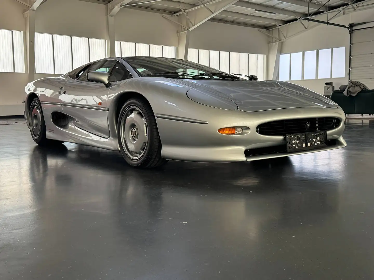 Jaguar XJ Silber - 2