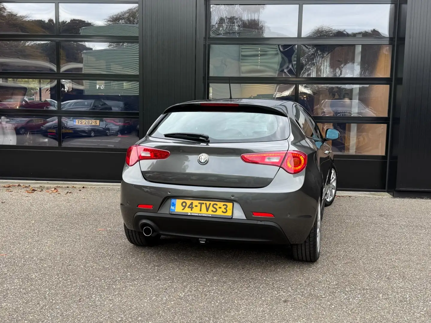 Alfa Romeo Giulietta 1.4 T Distinctive Sport Led Cruise Trekhaak Gris - 2