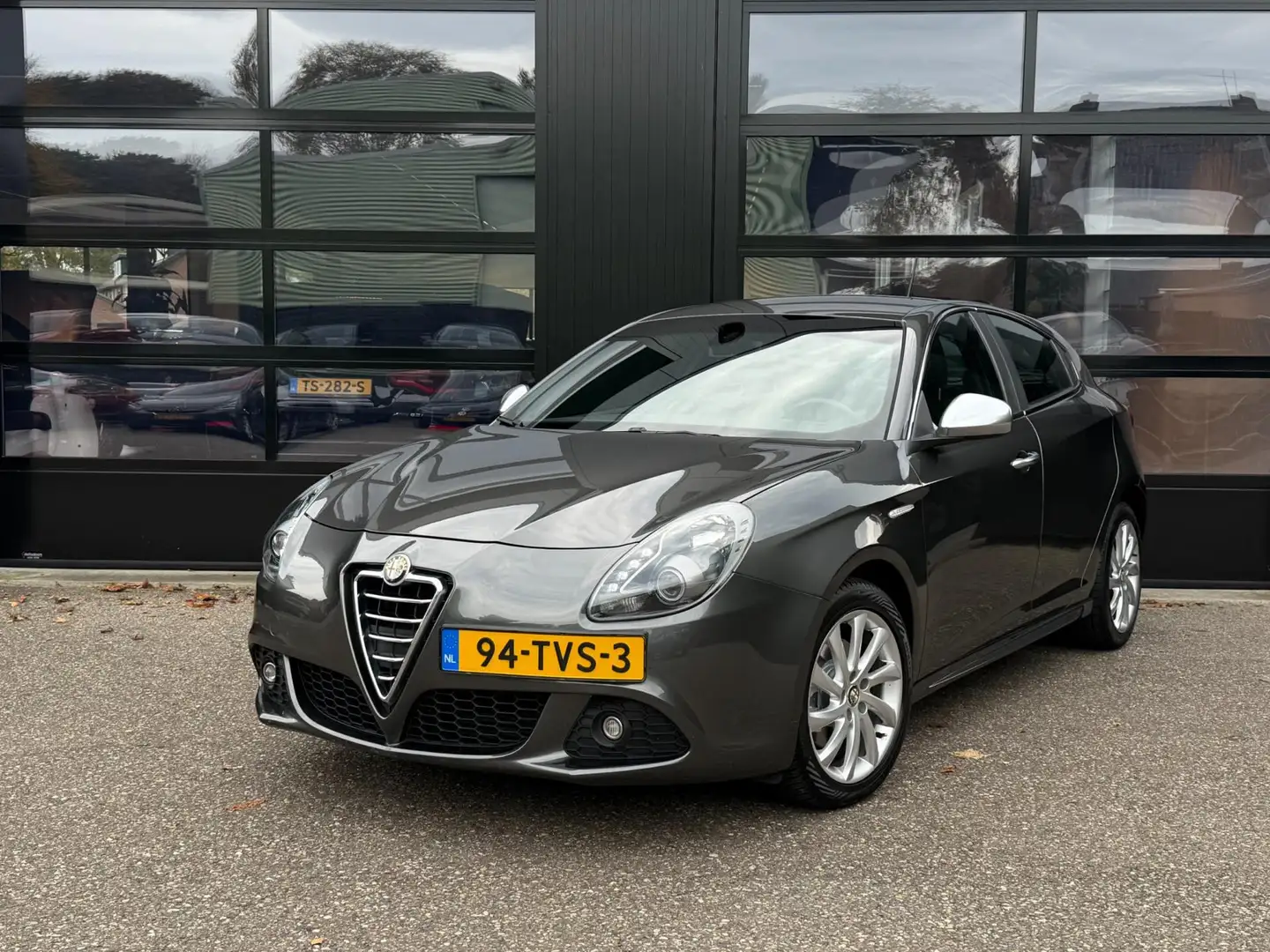Alfa Romeo Giulietta 1.4 T Distinctive Sport Led Cruise Trekhaak Gris - 1