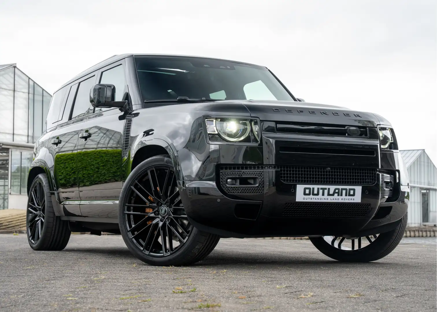Land Rover Defender P300e 110 X-Dynamic HSE | VERKOCHT | 24" inch | Al Zwart - 2