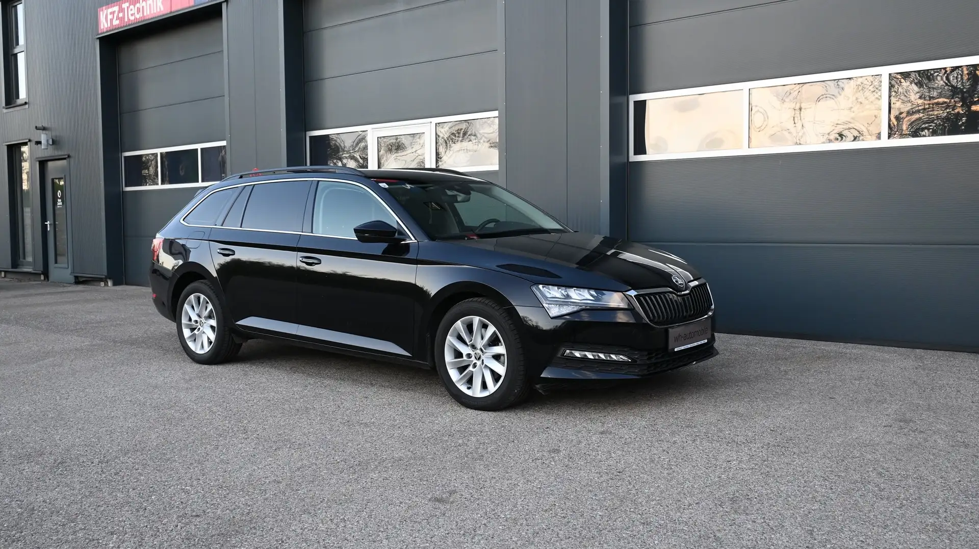 Skoda Superb Kombi 2,0 TDI 4x4 DSG / Standheizung / GARANTIE / Schwarz - 2