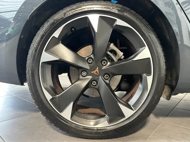 Cupra Leon view 3