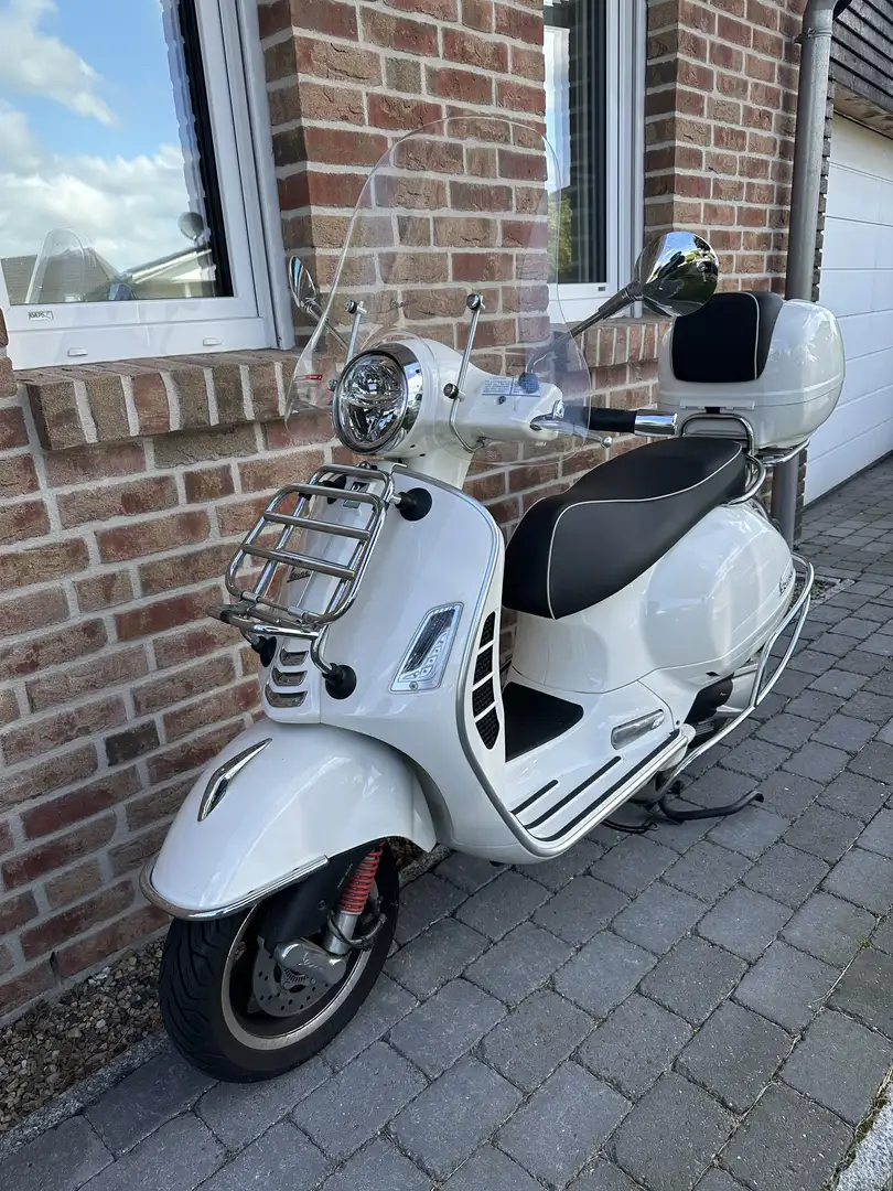 Vespa GTS Super 300 - 1