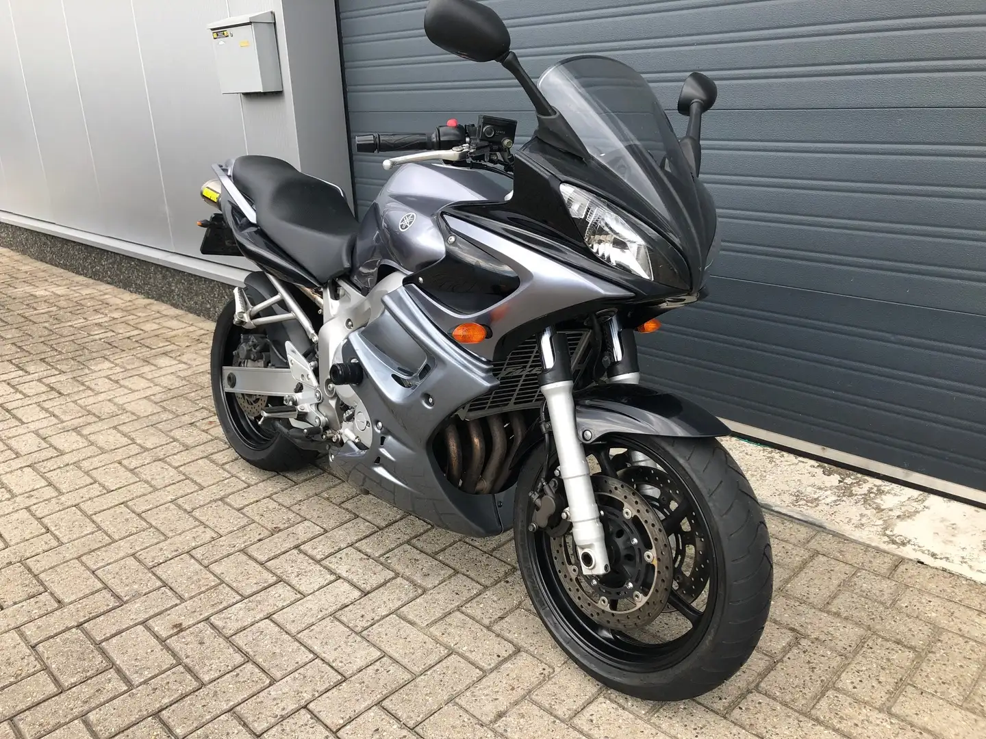 Yamaha FZ 6 FZ6S Silber - 2