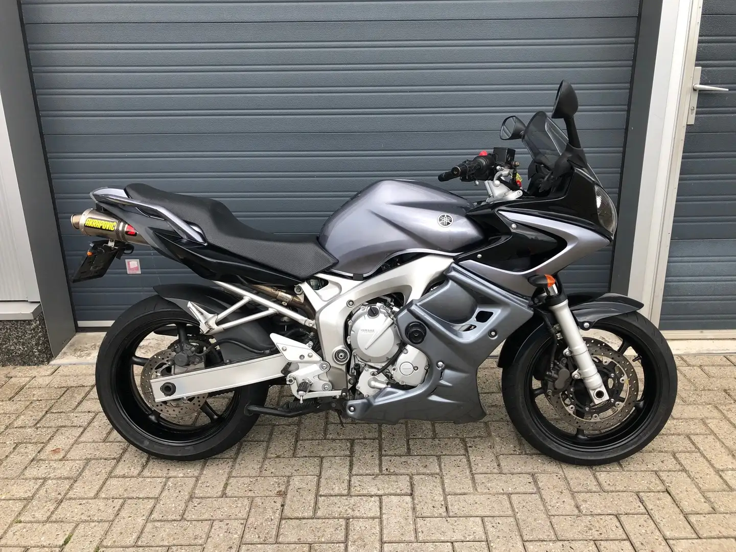 Yamaha FZ 6 FZ6S Silber - 1