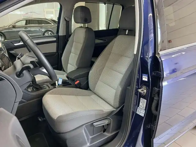 Volkswagen Touran view 6