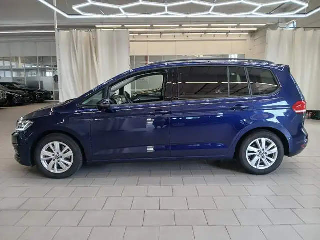 Volkswagen Touran view 4