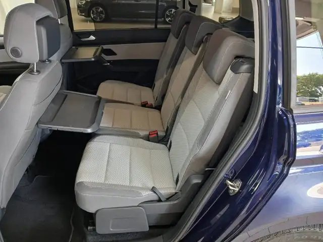 Volkswagen Touran view 10
