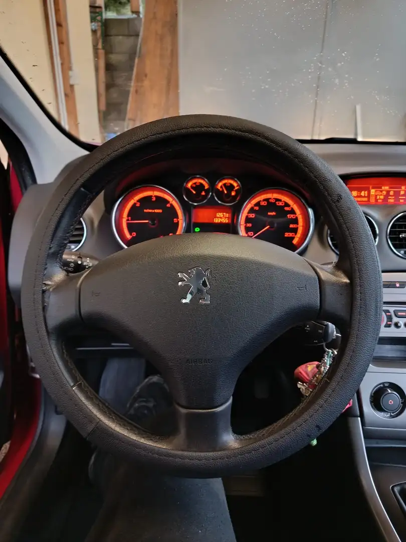 Peugeot 308 308 Diesel 5-Türer HDi FAP 110 Sport Červená - 2