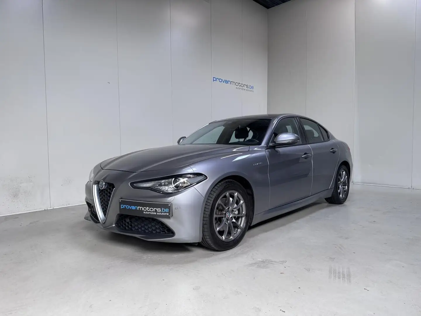 Alfa Romeo Giulia 2.0 Benzine Autom. - Apple CarPlay - Leder - To... siva - 1