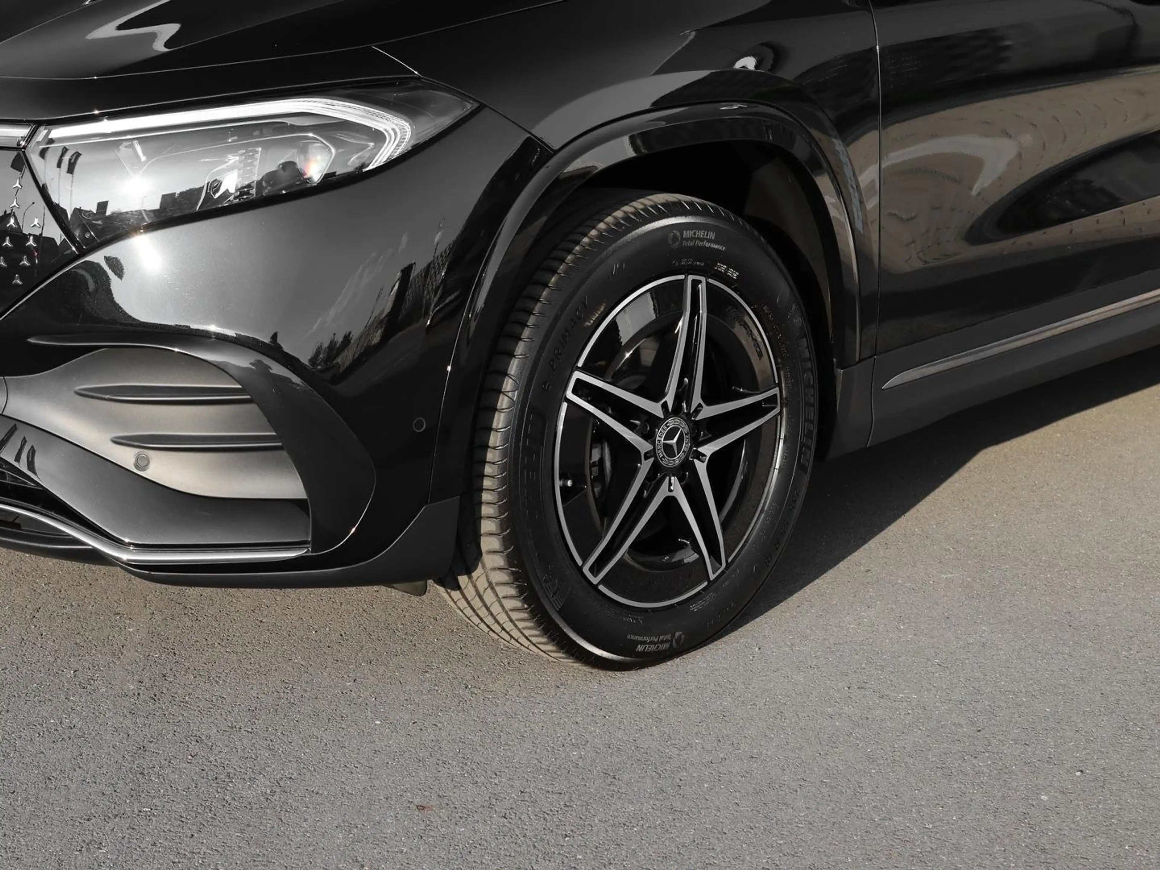Mercedes-Benz EQA 300 4M AMG Advanced Ambiente Kamera LED AHK — photo 9
