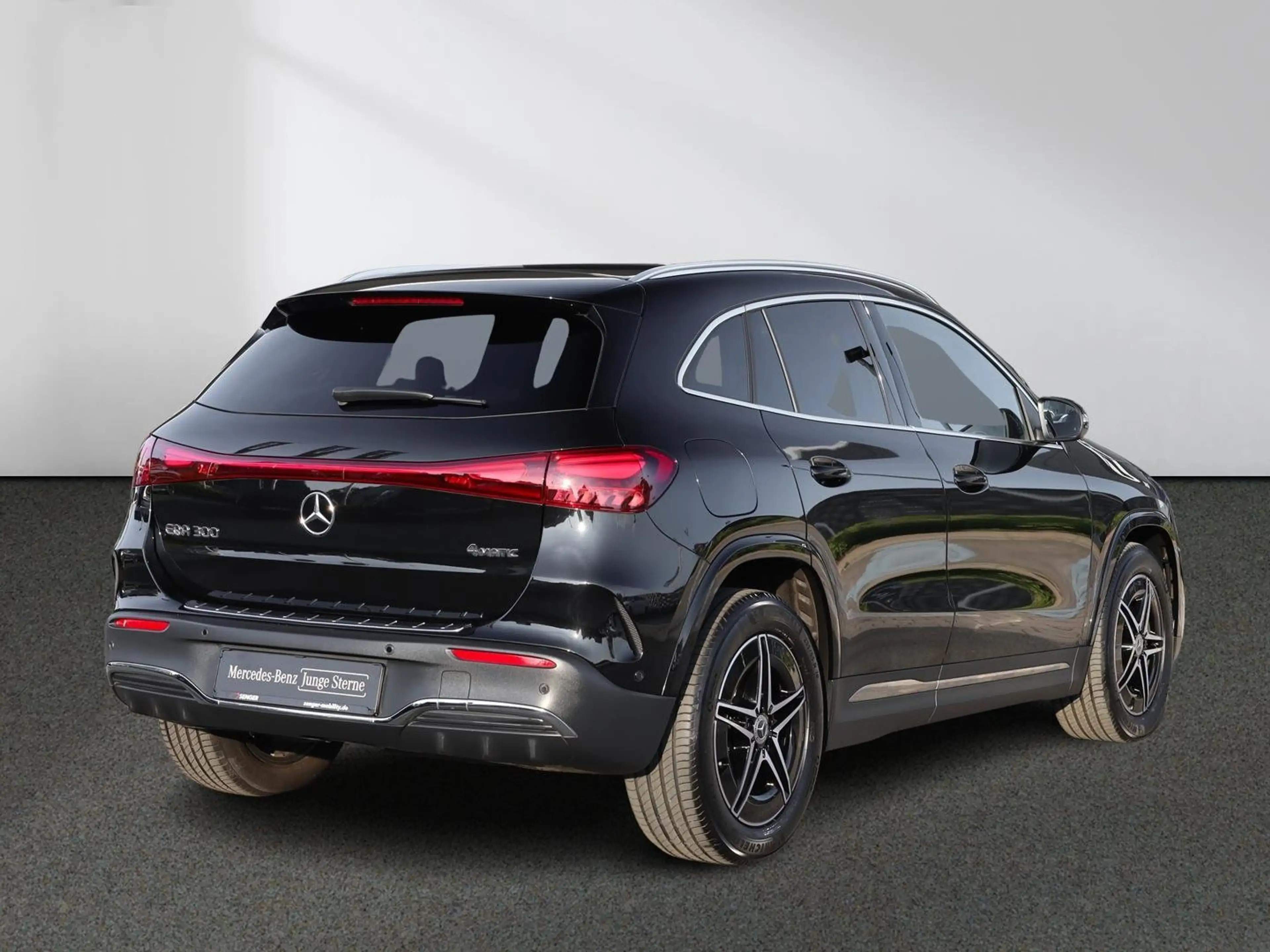 Mercedes-Benz EQA 300 4M AMG Advanced Ambiente Kamera LED AHK — photo 3