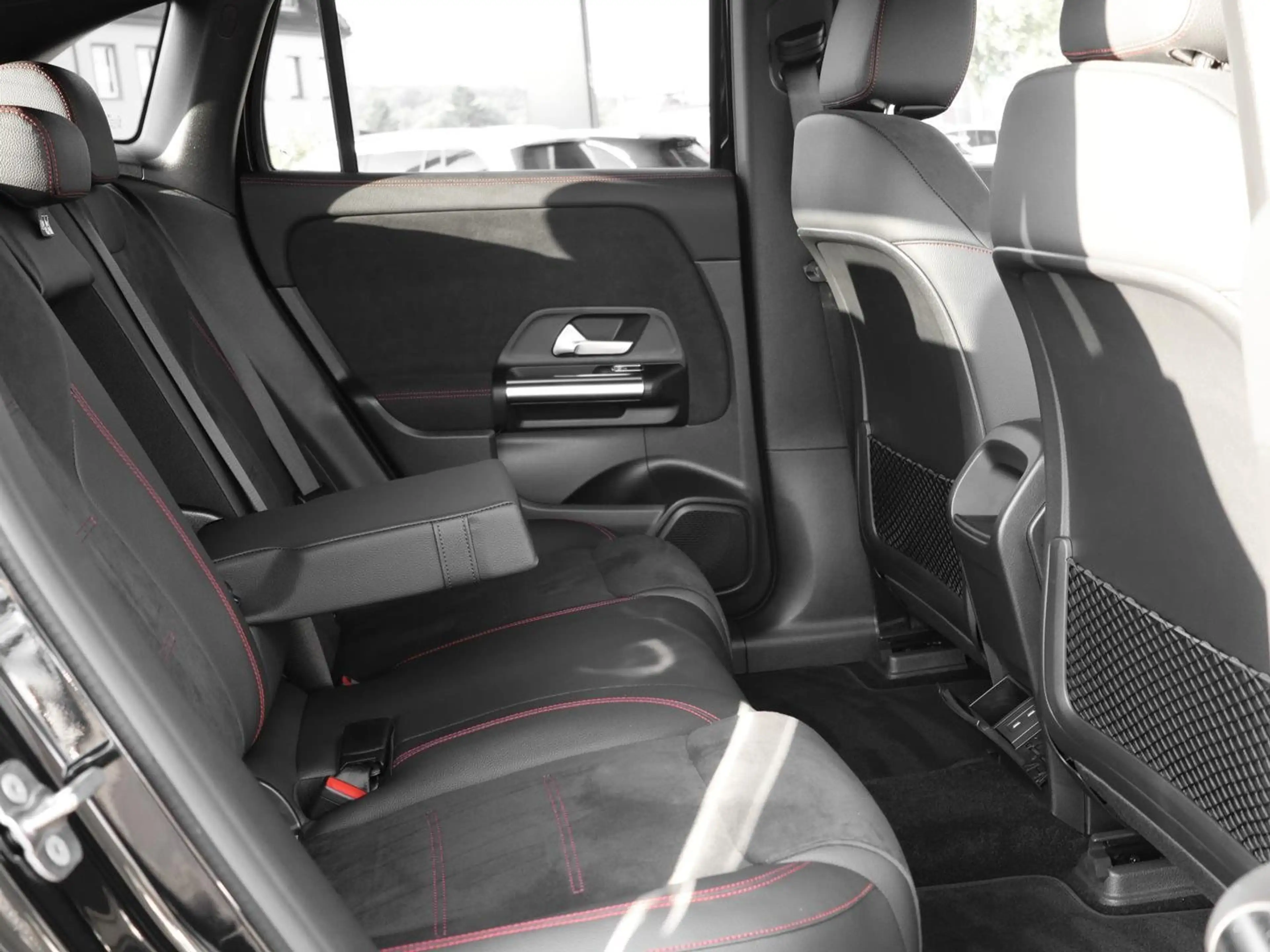 Mercedes-Benz EQA 300 4M AMG Advanced Ambiente Kamera LED AHK — photo 7