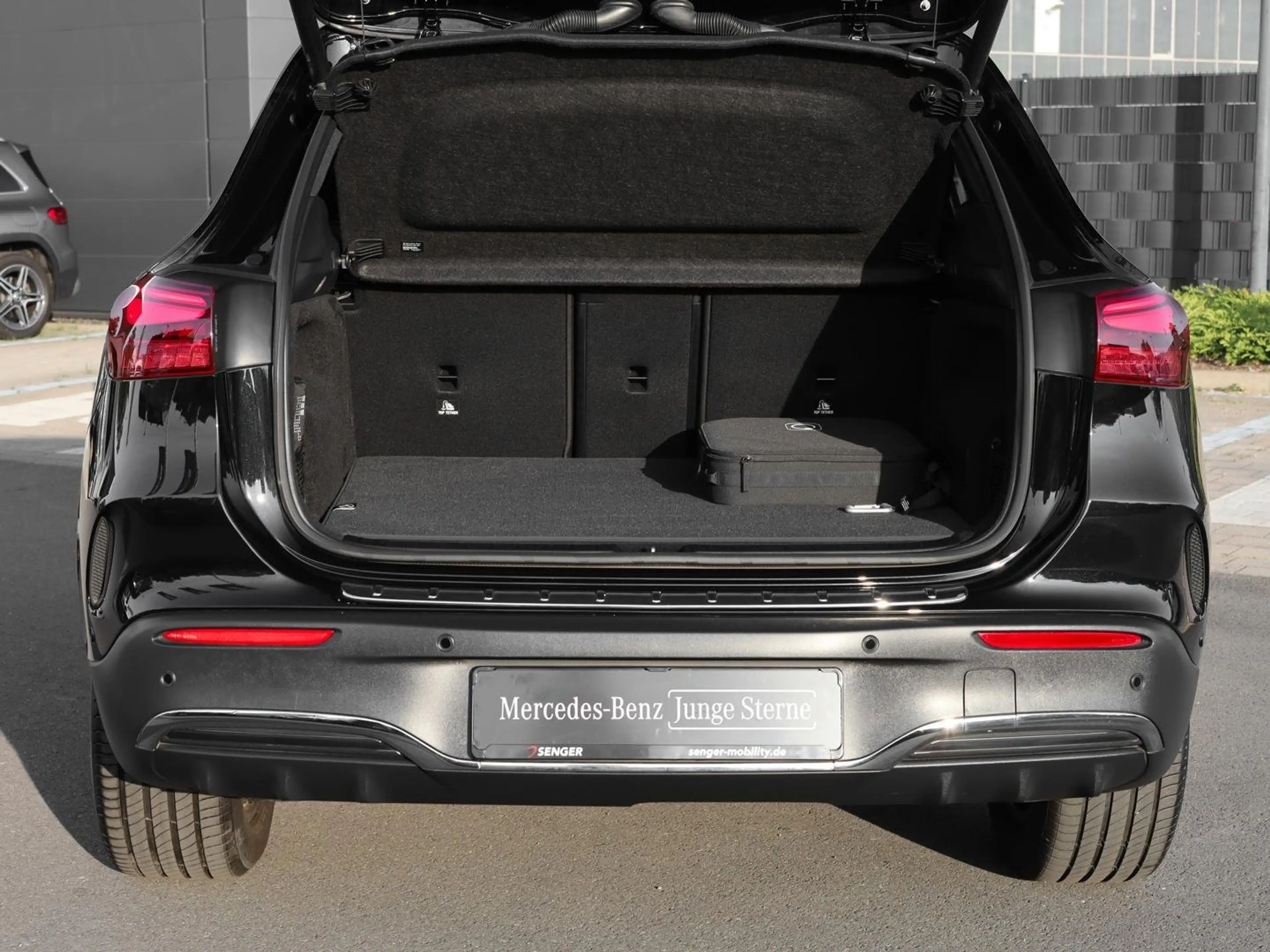 Mercedes-Benz EQA 300 4M AMG Advanced Ambiente Kamera LED AHK — photo 13