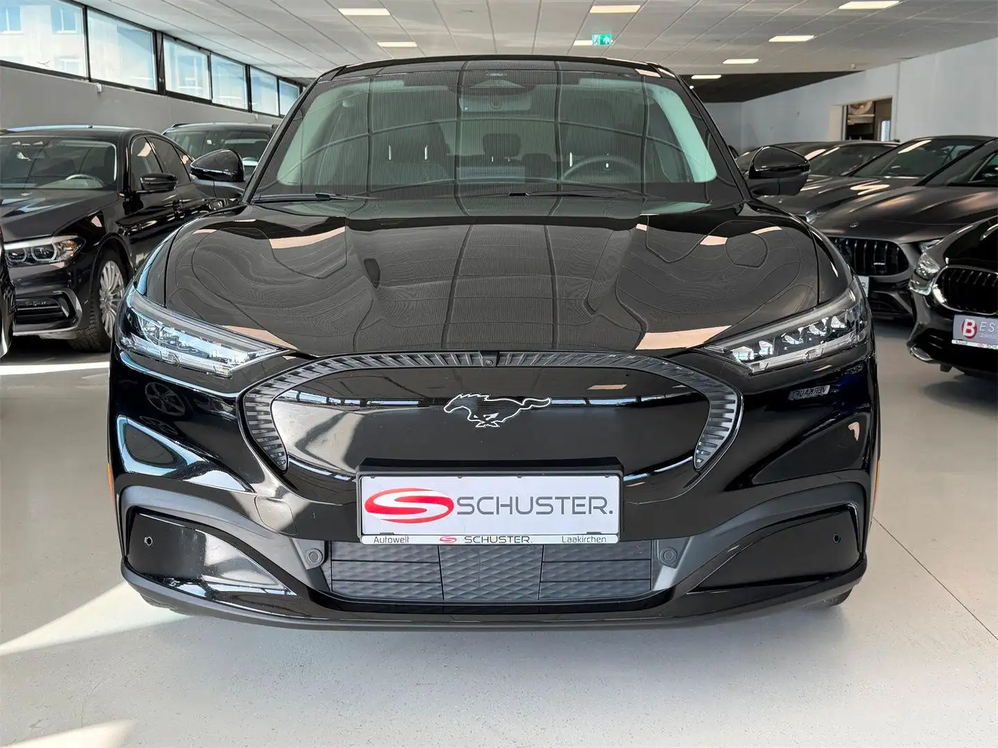 Ford Mustang Mach-E Elektro 68kWh Standard Range Schwarz - 2