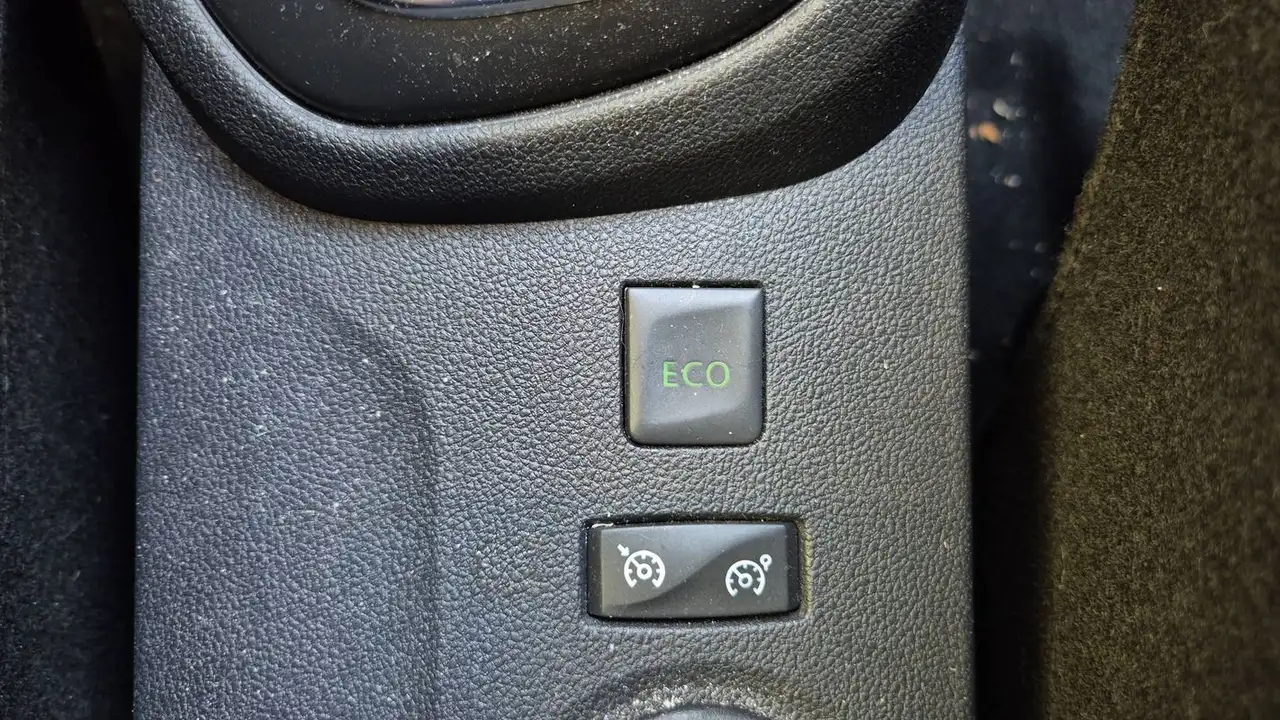 Renault Captur — photo 28