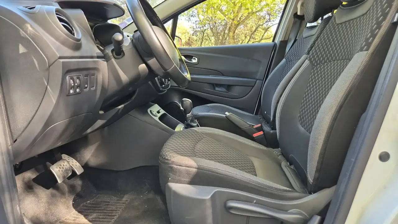 Renault Captur — photo 27