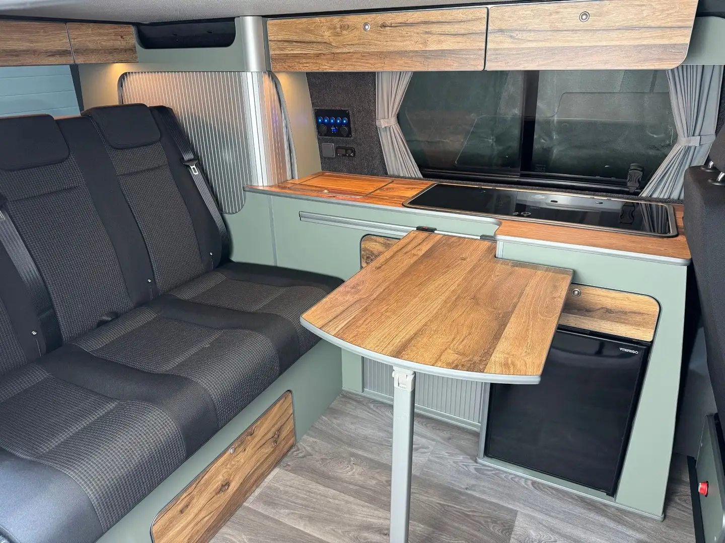 Sonstige Marken VW T6, Radstand lang, inkl. Premium-Ausbau Schwarz - 2
