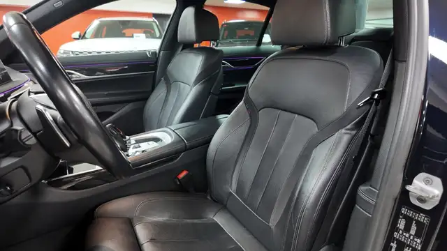 BMW 7 Series view 23