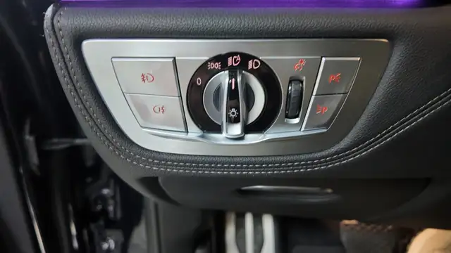 BMW 7 Series view 26