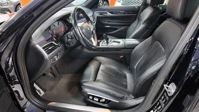BMW 7 Series view 22