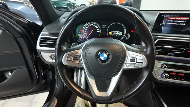 BMW 7 Series view 27